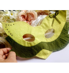 Bird mask with decoration Ditte