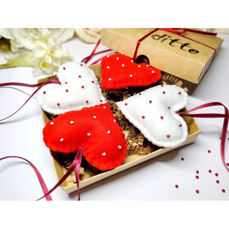 sirds-ar-perlitem-davanu-kastite-sarkans-balts-ditte-party-decorations-MP33-10
