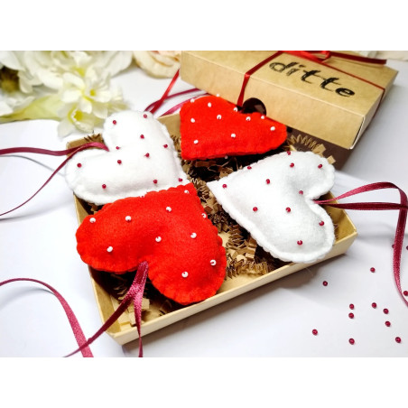 sirds-ar-perlitem-davanu-kastite-sarkans-balts-ditte-party-decorations-MP33-10