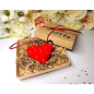Heart with beads in a gift box, red/white sirds-ar-perlitem-davanu-kastite-sarkans-balts-ditte-party-decorations-MP33-10